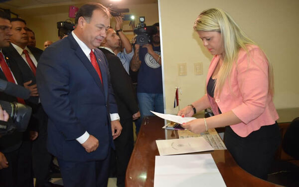 Afara renuncia a la vice presidencia