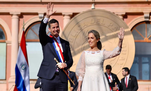 El presidente Santiago Peña celebra su primer cumpleaños como presidente y pide de regalo libros infantiles