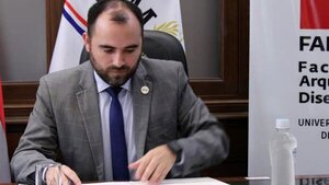 Abogada lamenta que se valore más el “pillaje” con Jorge Bogarín como padrino de honor en la UNA