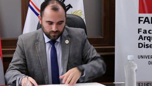 Abogada lamenta que se valore más el “pillaje” con Jorge Bogarín como padrino de honor en la UNA