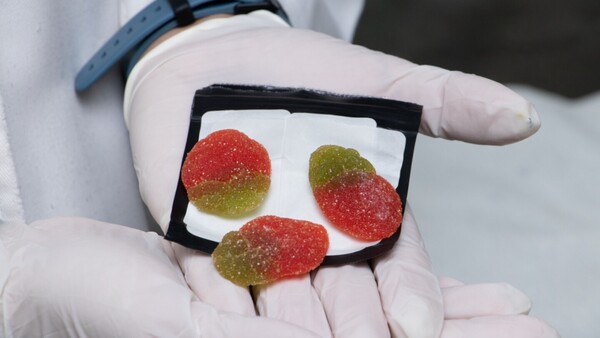 Senad detecta sustancias sicoactivas en gomitas y vapeadores