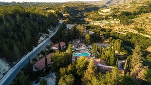 Jóvenes israelíes buscan paz en un bosque tras ataque de Hamás