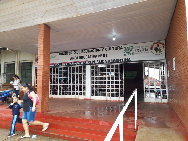 Delincuentes ingresan a escuela y roban objetos de valor en aulas