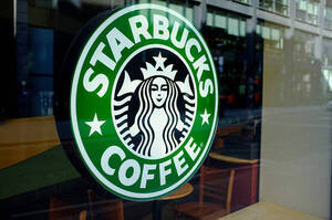 El sindicato de Starbucks protesta contra la compa帽铆a en el "Red Cup Day" - Revista PLUS