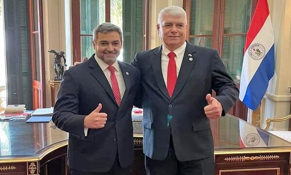Arnoldo Wiens percibe más de 82 millones al mes en Itaipú y se pasa haciendo proselitismo
