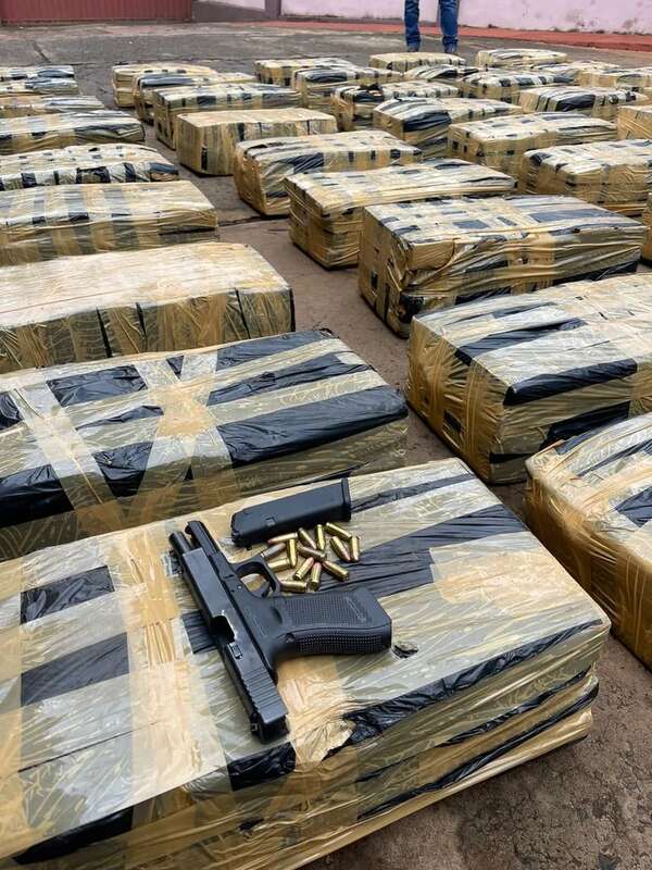 Brasil logra incautar 780 kilos de marihuana gracias a información de la Armada colombiana - Mundo - ABC Color