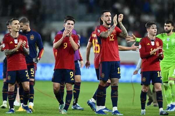 España asegura el liderato con placidez - Fútbol Internacional - ABC Color