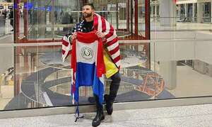 Simón Villalba preparó los trajes alegóricos que Miss Paraguay y Miss USA lucirán en el Miss Universo   - Gente - ABC Color
