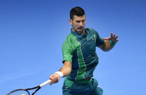 Djokovic gana a Hurkacz, pero depende de Sinner para avanzar en el Masters