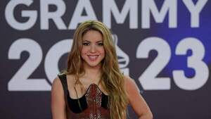 Shakira dedica su Latin Grammy al público español por su apoyo "en los tiempos difíciles"