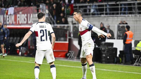 Cristiano y Cancelo desatascan una noche atípica para Portugal