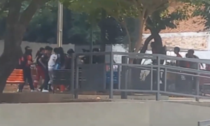 (VIDEO). ¡Jeyma!: Alumnos del ex CNC a los tongos con los del cole Fernando de la Mora