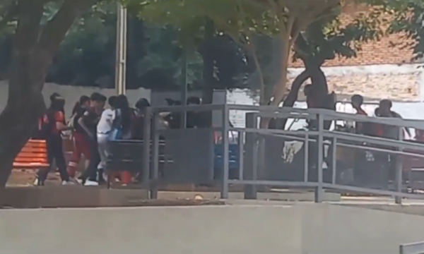 (VIDEO). ¡Jeyma!: Alumnos del ex CNC a los tongos con los del cole Fernando de la Mora