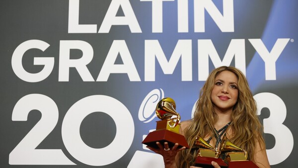 Los Latin Grammy más españoles coronan a Shakira, Karol G, Bizarrap y Lafourcade