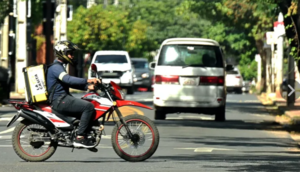 Roban motocicleta  a un delivery en Luque