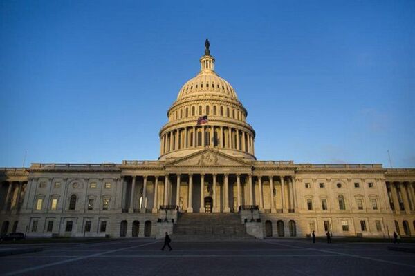 Cámara Baja de EEUU suspende sesión ante alerta en el Capitolio