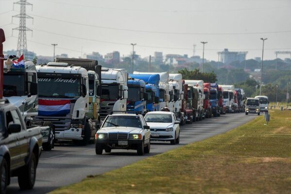 Camioneros anuncian marchas en todo el país