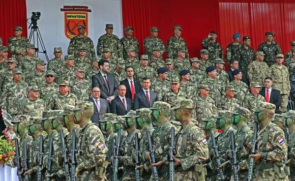 Peña dilata cambios en la cúpula de las FF.AA. - Política - ABC Color