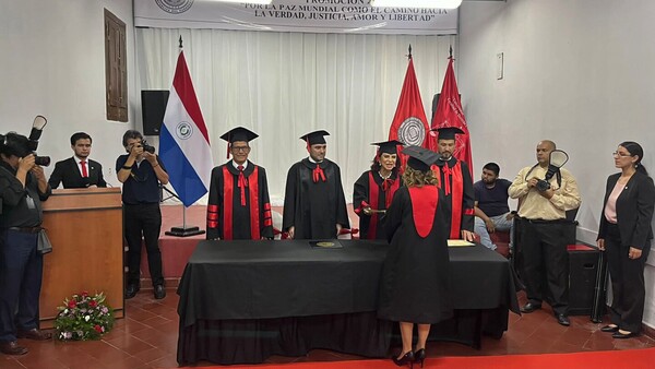 Egresados justifican a Jorge Bogarín y Myriam Peña lo tiene de aliado
