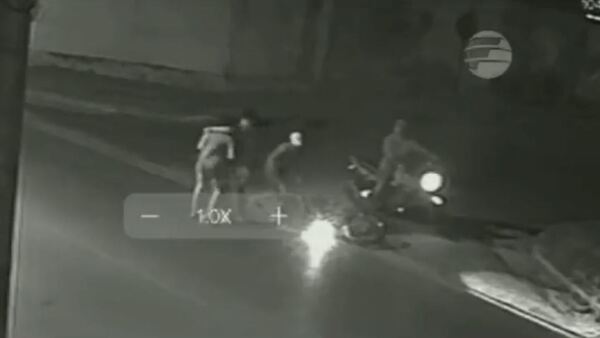 Chocaron a víctimas para robarles la moto