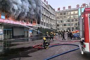 Trece personas, bajo control policial en China tras un incendio que dejó 26 muertos - Mundo - ABC Color