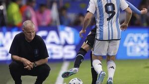 Bielsa, con discurso mesurado tras la victoria sobre Argentina