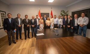 Acuerdo entre el Santi Peña y gobernadores para mejorar caminos vecinales del interior – Diario TNPRESS