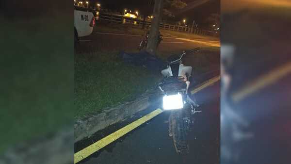 Trágico accidente en la Avenida Costanera de Carmen del Paraná cobra la vida de un joven de 19 años