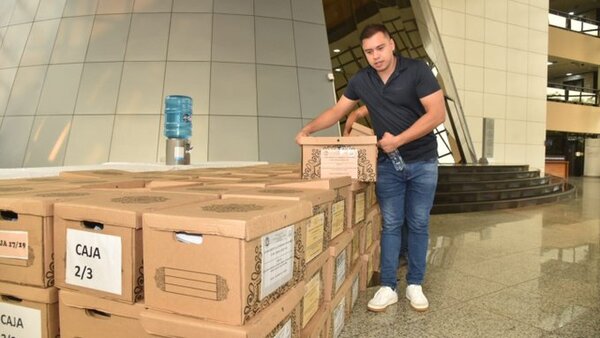 Miguel Prieto responde a pedido de informe de Bachi Núñez con 157.000 documentos