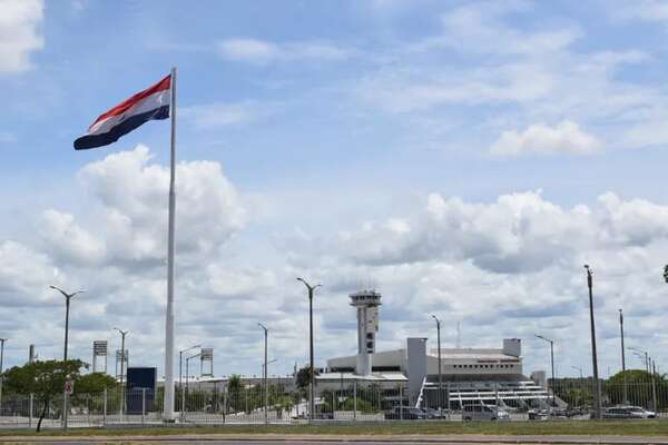 Ejecutan simulacro de seguridad en aeropuerto y piden a ciudadanía no alarmarse - Nacionales - ABC Color
