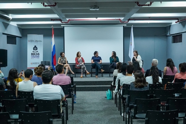 Becarios de Becal sostienen que pueden ser agentes de cambio y desarrollo para el país - .::Agencia IP::.