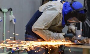 Técnicos de ITAIPU brindaron capacitación en soldadura a funcionarios de la ANDE