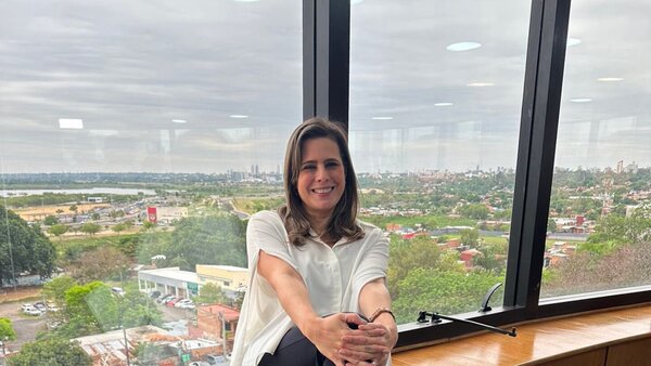 Kattya González denuncia "apriete" de Fiscalía tras exponer dudosos títulos de Rivas y Arévalo