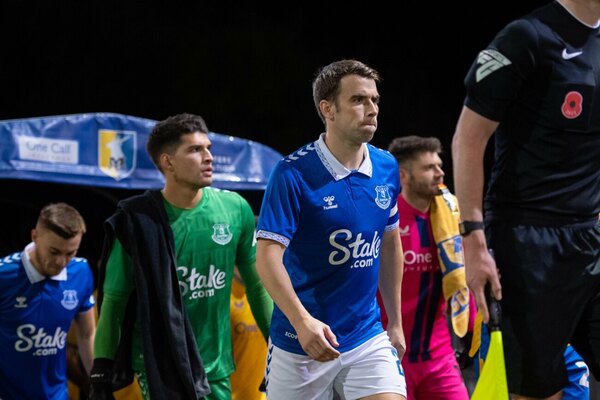 Versus / Everton fue castigado con la reducción de 10 puntos por infracción financiera