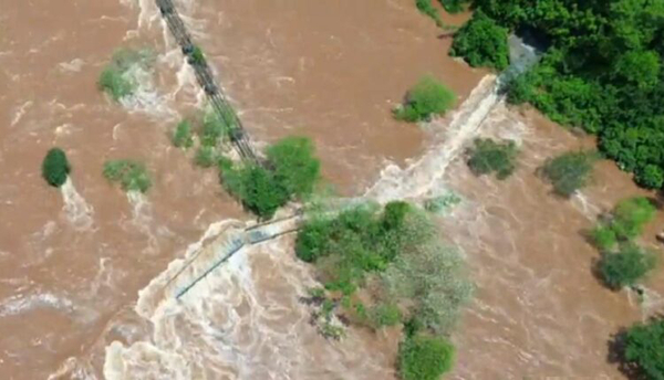 Argentina evalúa los daños en la pasarela de Cataratas del Yguazú - La Clave