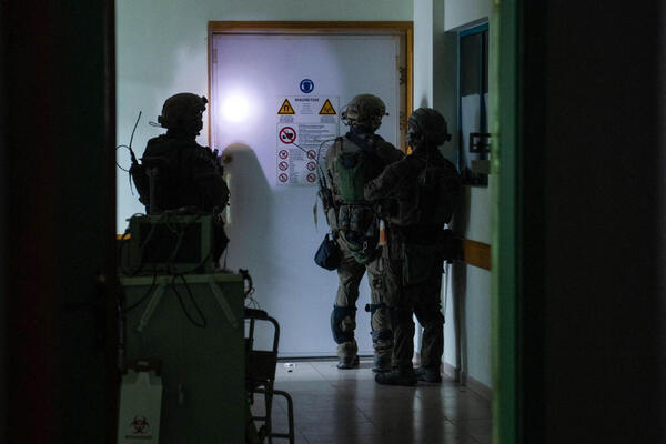 Israel dice haber hallado una red de túneles de Hamás bajo el hospital Al Shifa | 1000 Noticias