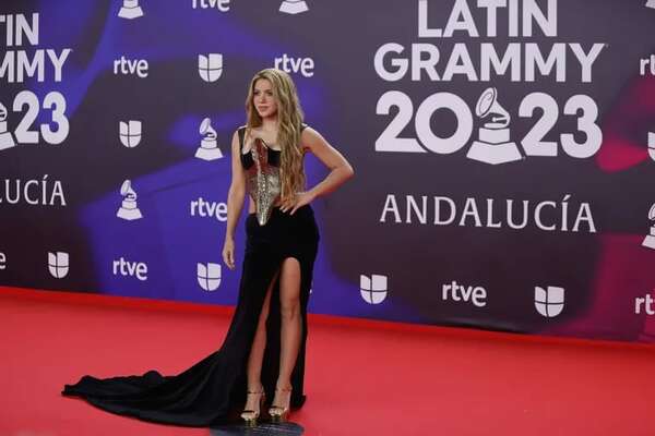 Latin Grammy: mirá los looks de las estrellas en la alfombra roja - Gente - ABC Color