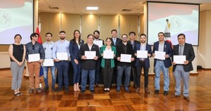 10 ingenieros paraguayos se especializaron en ensamblaje y electromovilidad en Corea