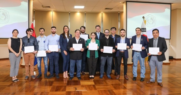 10 ingenieros paraguayos se especializaron en ensamblaje y electromovilidad en Corea