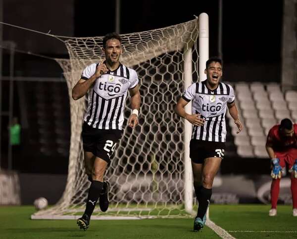 Santa Cruz: “No tengo decidido retirarme, pero será en Libertad” - Fútbol - ABC Color