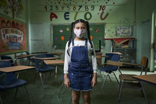 El progreso ha retrocedido en prácticamente todos los indicadores importantes relativos a la infancia, dice UNICEF un año después de la declaración de la pandemia.