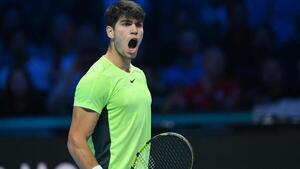Alcaraz rebaja a Medvedev y se cita con Djokovic en semifinales