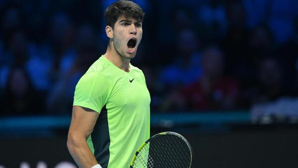 Alcaraz rebaja a Medvedev y se cita con Djokovic en semifinales