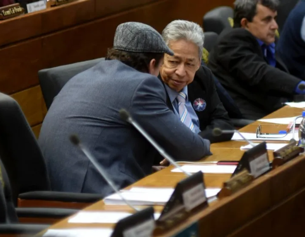 Diputados aumentan salarios de funcionarios de la cámara baja