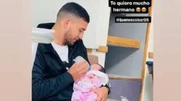 ¡Chulinísima! Pelotero presentó a su primera hija