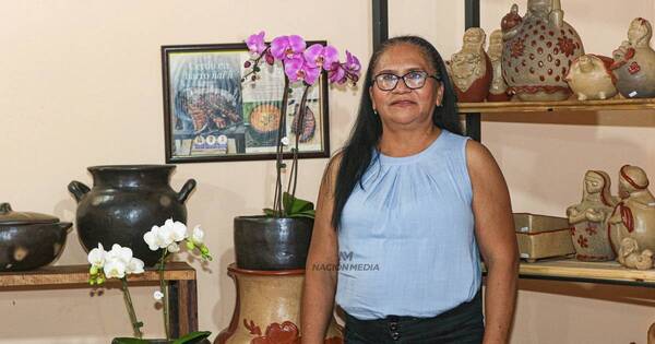 La Nación / Artesanas se destacan por delicado trabajo con arcilla de cara a las fiestas de fin de año