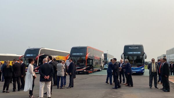 Presentan 46 nuevos buses para servicios de media y larga distancia