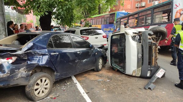 Múltiple accidente de buses en el centro con varios heridos | 1000 Noticias
