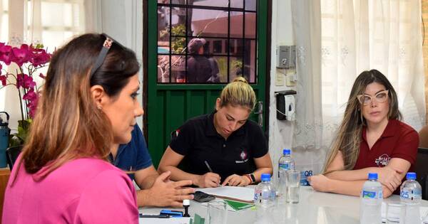 La Nación / Fiscal se constituyó en colegio de Loma Pytâ ante denuncia de abuso sexual en niños