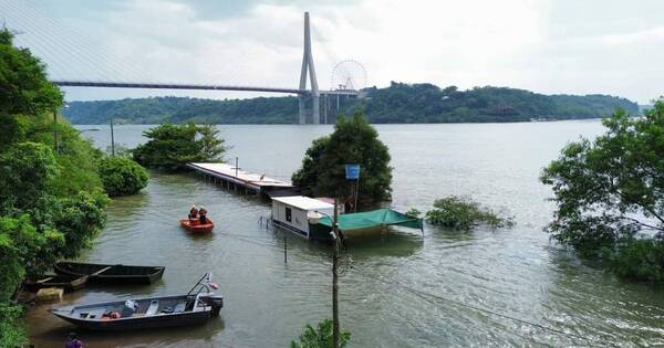 La Nación / Reabrieron cruce fluvial entre Franco e Iguazú tras inundación de 15 días